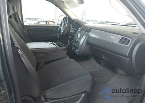 2008 Chevrolet Tahoe Ls z USA, uszkodzony, nr VIN 1GNFC130X8R195218